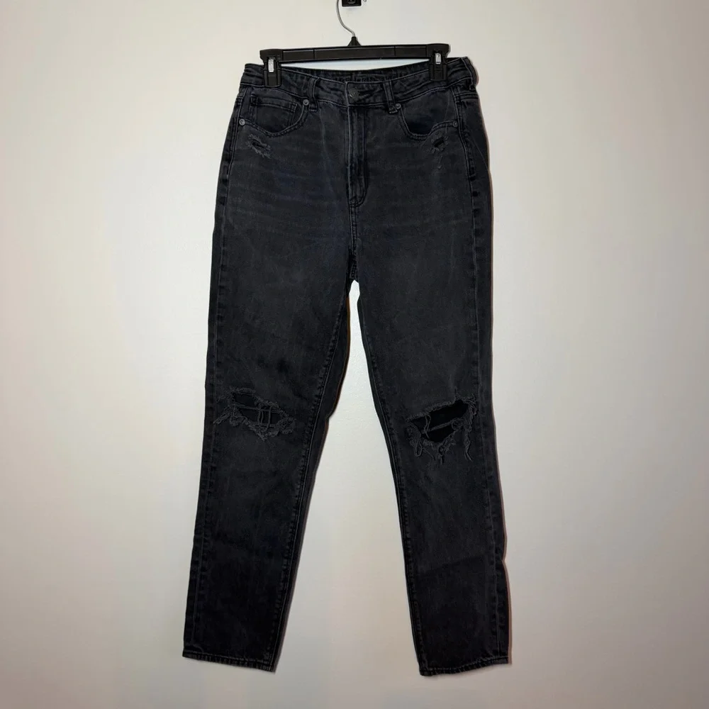 American Eagle Outfitters mom Jeans